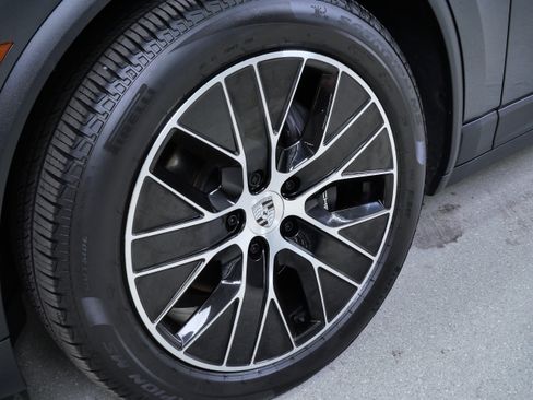 Used 2025 Porsche Macan 4 Electric w/ Premium Package AWD/4WD image 13