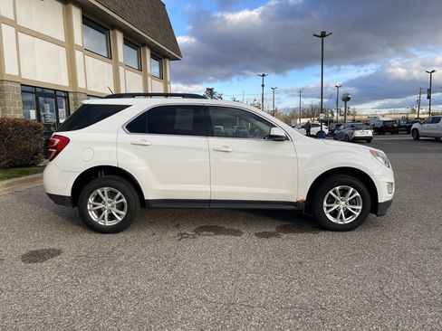 Used 2017 Chevrolet Equinox LT w/ Convenience Package image 3