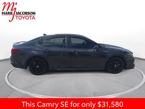 Used 2025 Toyota Camry SE w/ Convenience Package FWD image 7