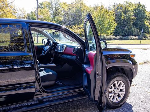 Used 2016 Toyota Tacoma SR5 image 14