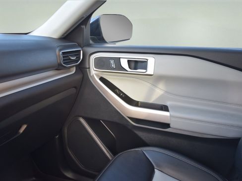 Certified 2023 Ford Explorer XLT w/ Equipment Group 202A image 16