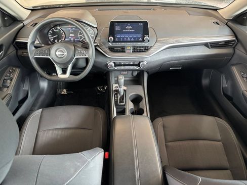 Used 2025 Nissan Altima 2.5 SV FWD image 23
