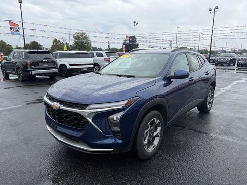 Used 2024 Chevrolet Trax LT w/ Driver Confidence Package FWD image 9