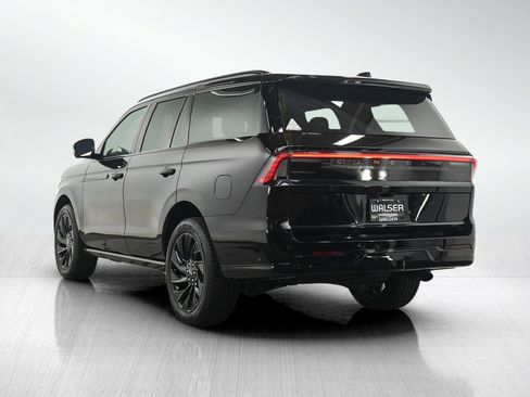 Used 2025 Lincoln Navigator Reserve w/ Jet Appearance Package AWD/4WD image 3