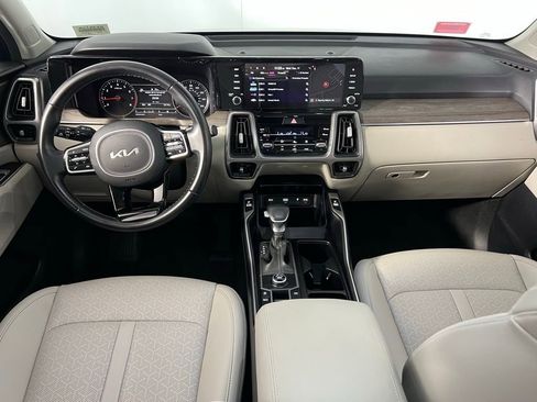 Used 2023 Kia Sorento EX w/ Panoramic Sunroof Package image 11