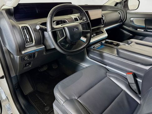 Used 2025 Ford Expedition Max Platinum image 7