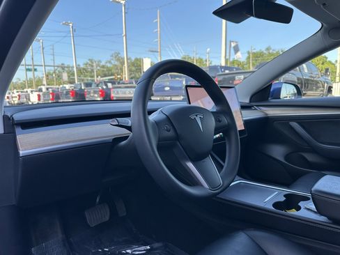 Used 2022 Tesla Model 3 Standard Range Plus image 14
