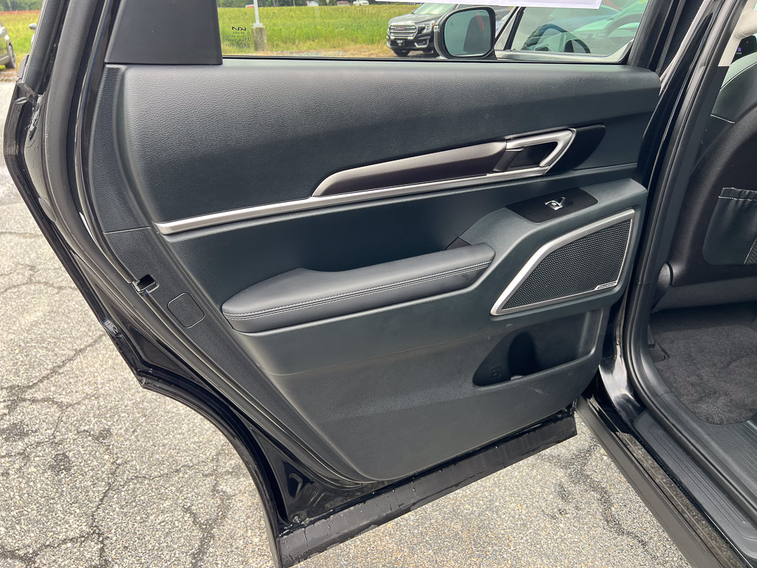 Used 2025 Kia Telluride LX FWD image 28