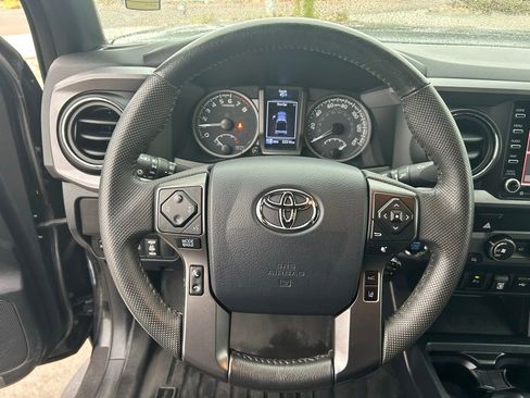 Used 2020 Toyota Tacoma TRD Off-Road w/ Technology Package AWD/4WD image 10