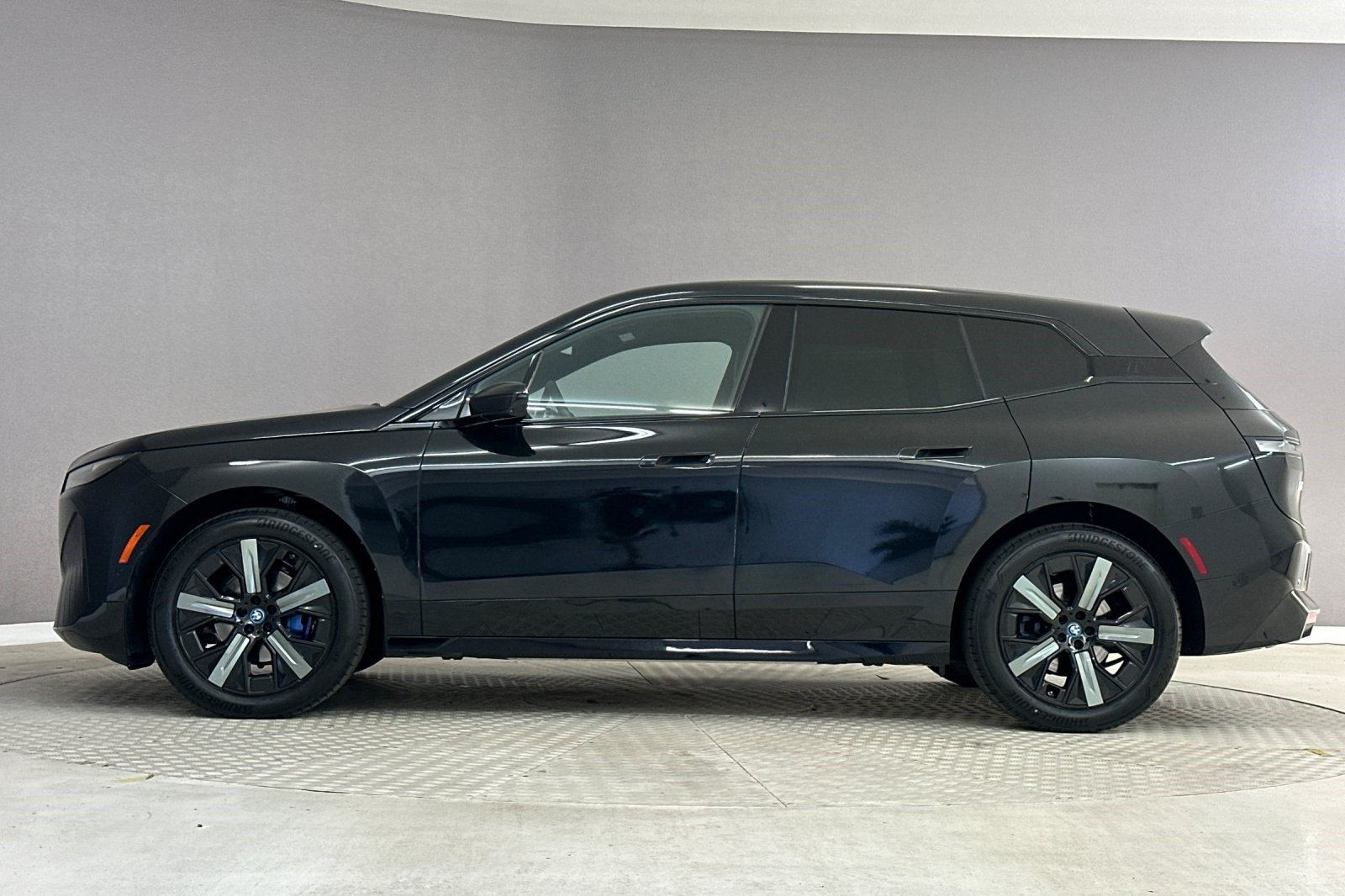 Used 2024 BMW iX xDrive50 w/ Premium Package AWD/4WD image 2