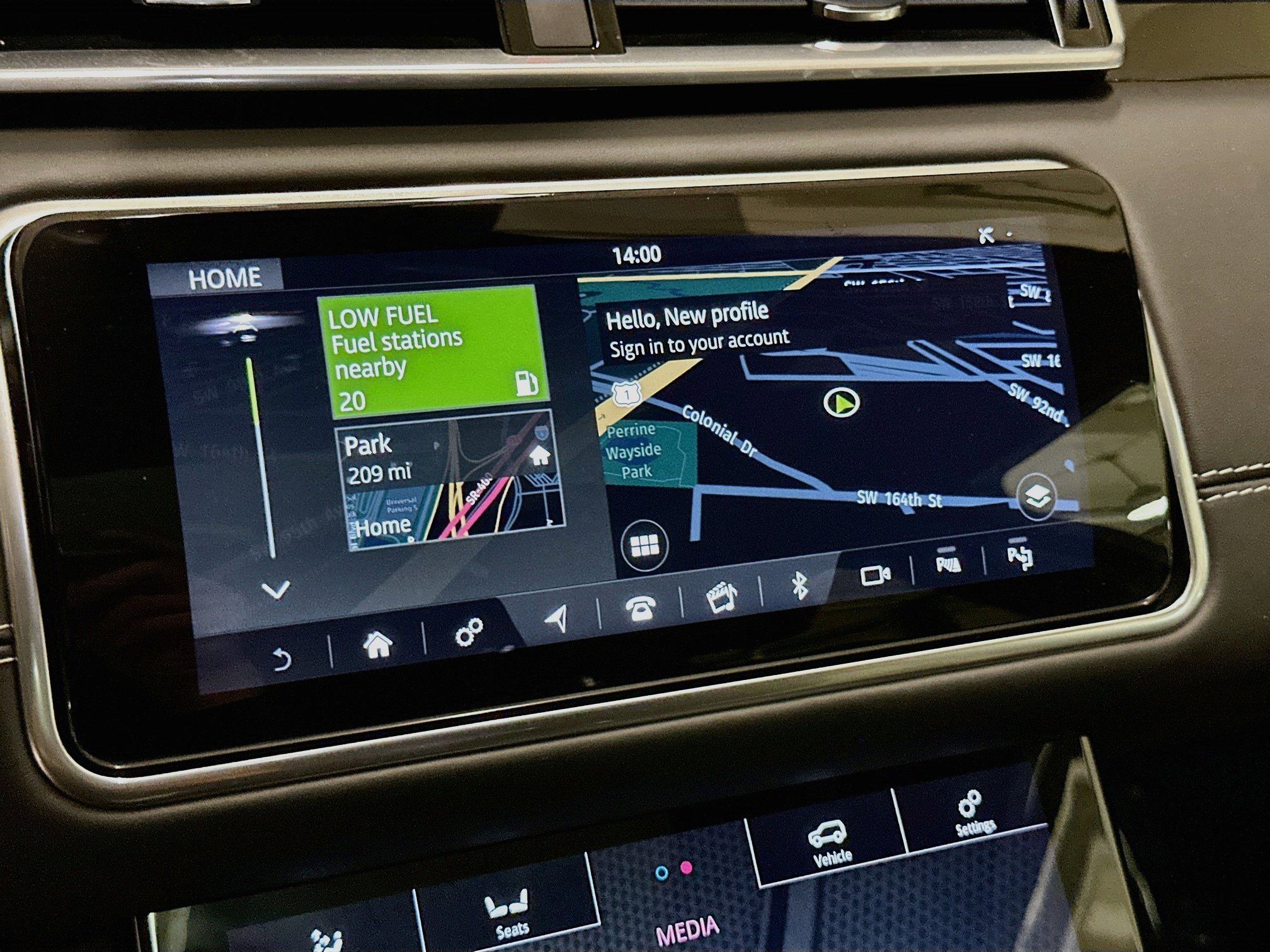 Used 2019 Land Rover Range Rover Velar R-Dynamic SE AWD/4WD image 12
