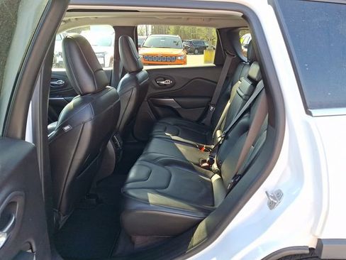 Used 2019 Jeep Cherokee Limited image 10