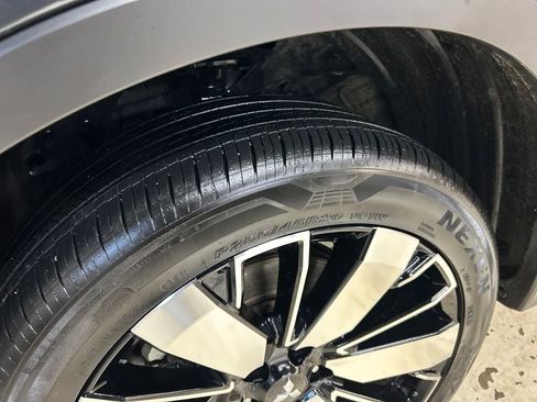 Used 2025 Mitsubishi Outlander SE image 11