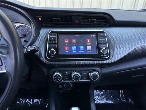 Used 2020 Nissan Kicks S image 19