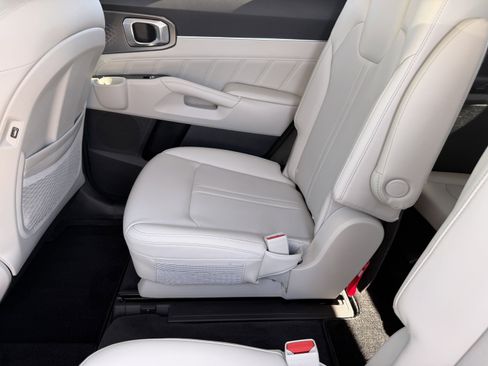 Certified 2022 Kia Sorento SX image 16