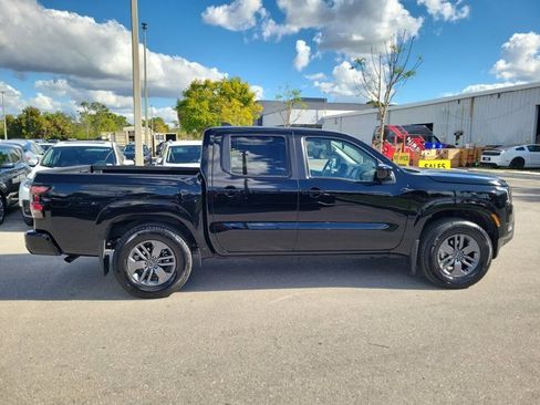 Certified 2025 Nissan Frontier SV image 3