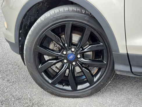 Used 2017 Ford Escape SE w/ Equipment Group 201A FWD image 10