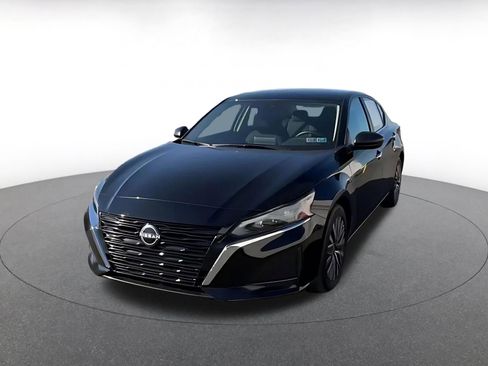 Used 2025 Nissan Altima 2.5 SV image 5