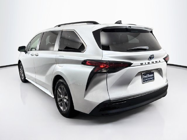 Used 2022 Toyota Sienna XLE w/ XLE Plus Package FWD image 7