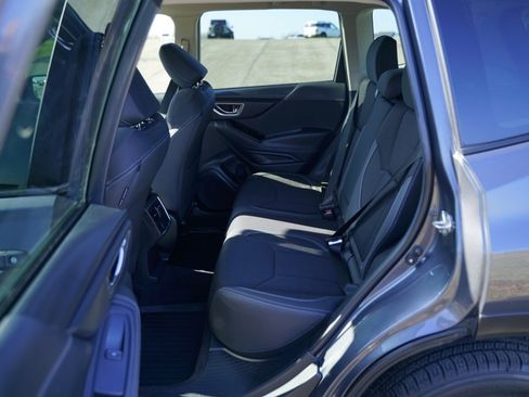 Used 2022 Subaru Forester Premium image 27