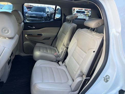 Used 2018 GMC Acadia Denali w/ Technology Package FWD image 22