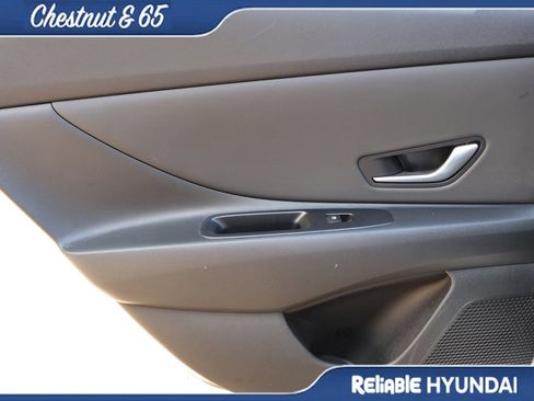 Used 2025 Hyundai Elantra Limited FWD image 17