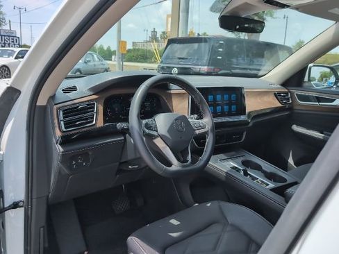 Used 2024 Volkswagen Atlas SE FWD image 8