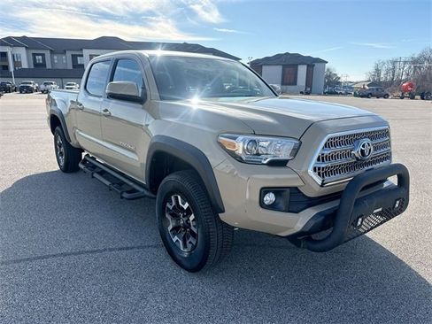 Used 2016 Toyota Tacoma TRD Off-Road image 15