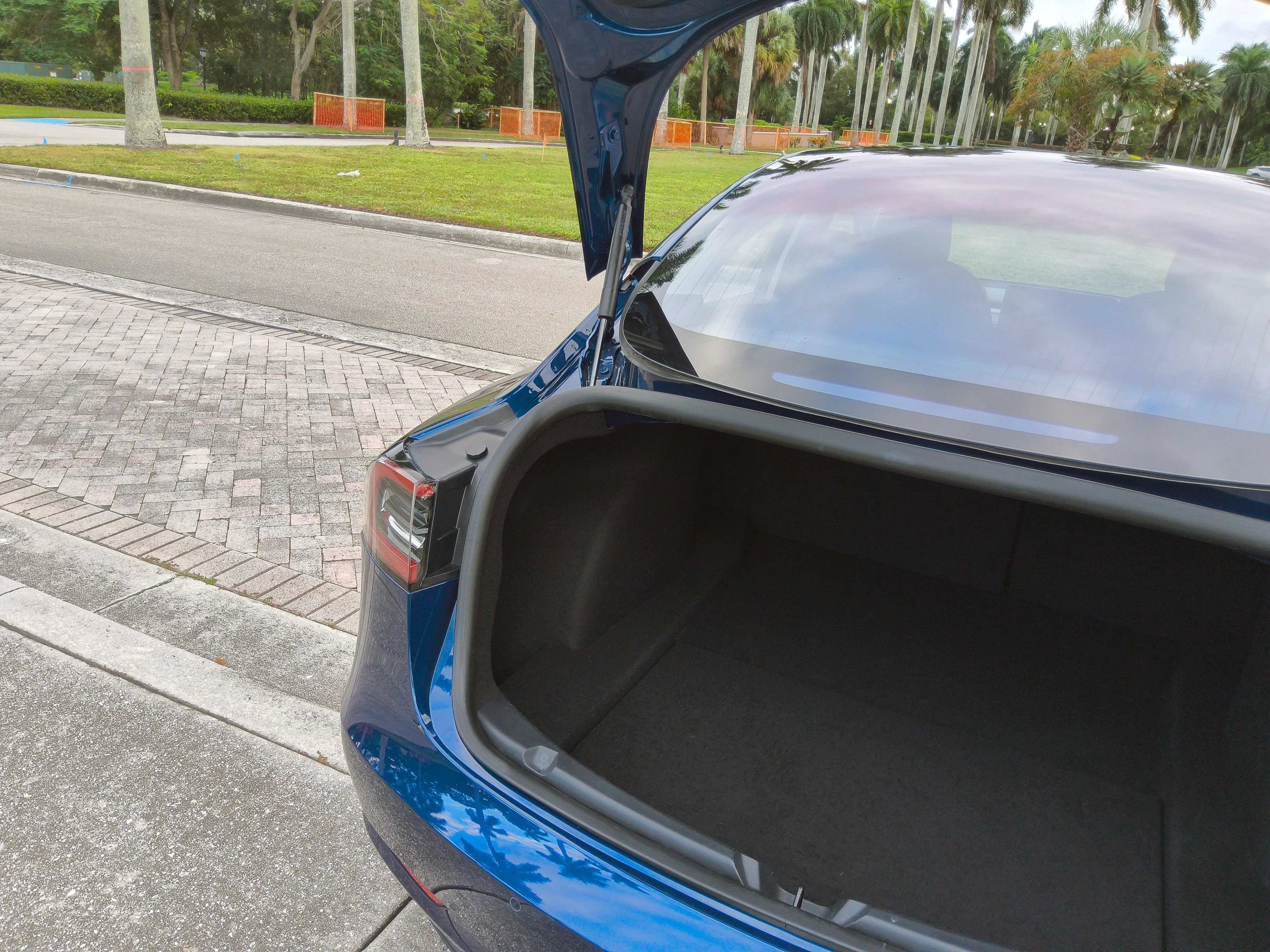 Used 2018 Tesla Model 3 Long Range RWD image 46