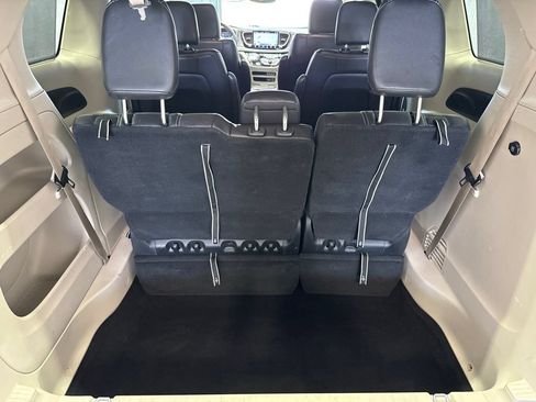 Used 2022 Chrysler Pacifica Touring-L FWD image 27