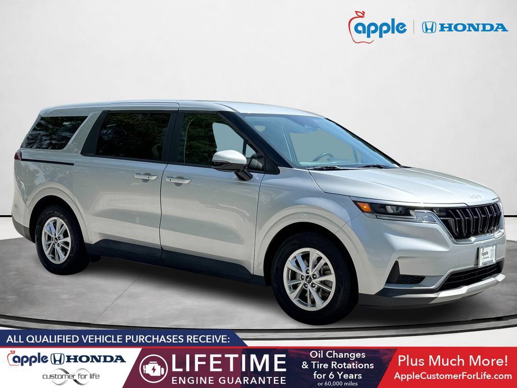 Used 2023 Kia Carnival LX FWD image 1
