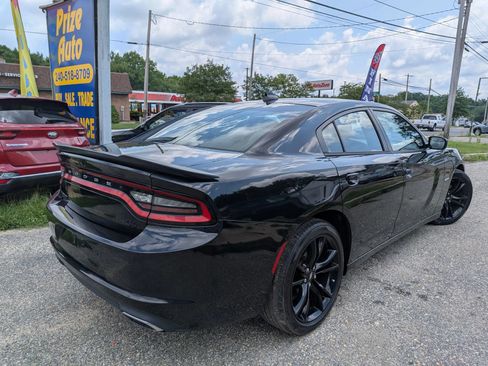 Used 2017 Dodge Charger R/T w/ Plus Group RWD image 6