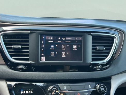 Used 2023 Chrysler Voyager LX image 10