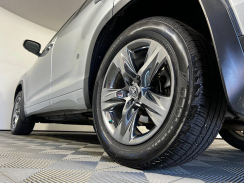 Used 2018 Toyota Highlander Limited Platinum AWD/4WD image 29