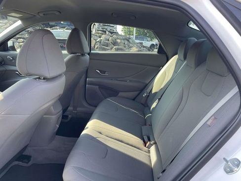 Used 2024 Hyundai Elantra SE FWD image 10