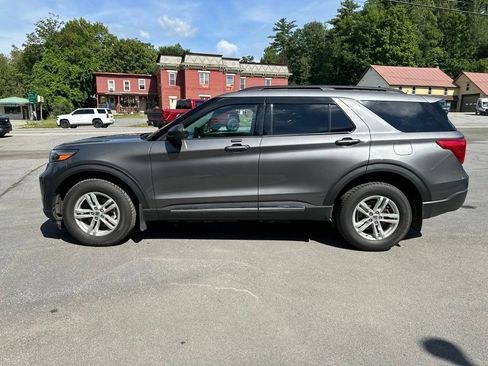 Used 2023 Ford Explorer XLT AWD/4WD image 8