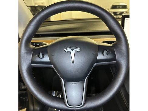 Used 2024 Tesla Model Y Long Range RWD image 22