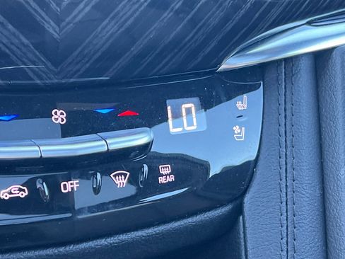 Certified 2025 Cadillac XT6 Premium Luxury image 30