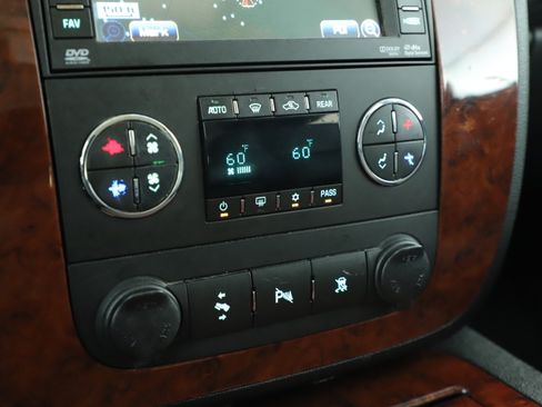 Used 2011 Chevrolet Suburban LTZ AWD/4WD image 25