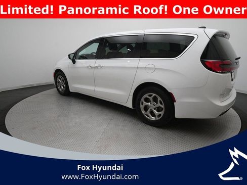 Used 2024 Chrysler Pacifica Limited image 12