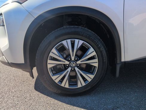 Used 2021 Nissan Rogue SV image 16