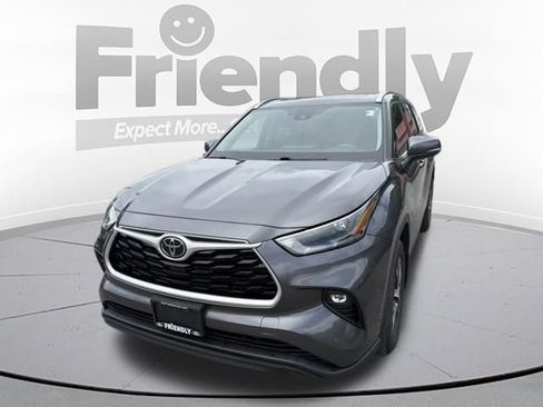 Used 2021 Toyota Highlander XLE AWD/4WD image 14
