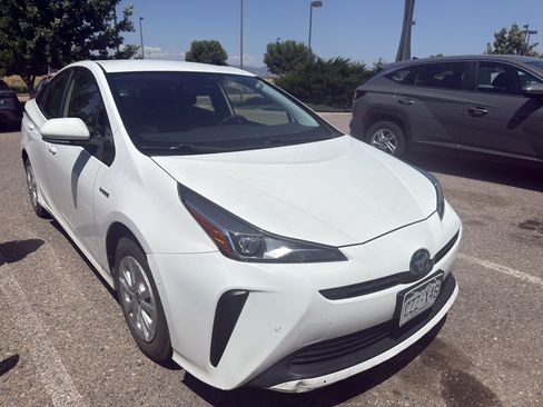 Used 2021 Toyota Prius LE FWD image 5