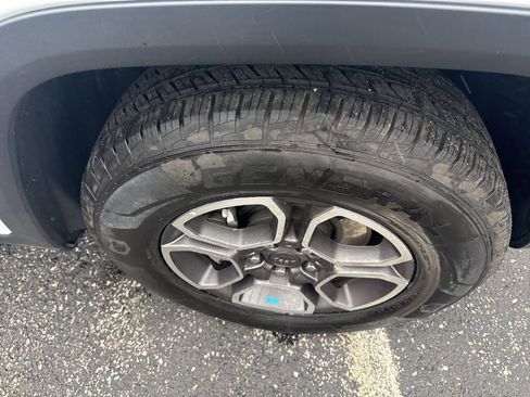 Used 2024 Jeep Grand Cherokee Trailhawk image 9