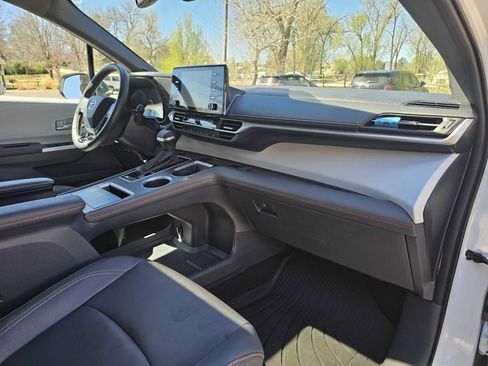 Used 2023 Toyota Sienna XSE w/ XSE Plus Package image 43