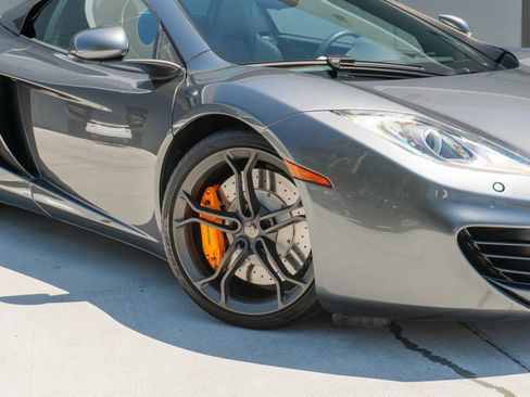 Used 2014 McLaren MP4-12C Spider RWD image 33