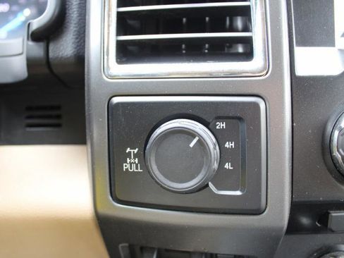 Used 2017 Ford F250 XLT w/ XLT Premium Package image 38