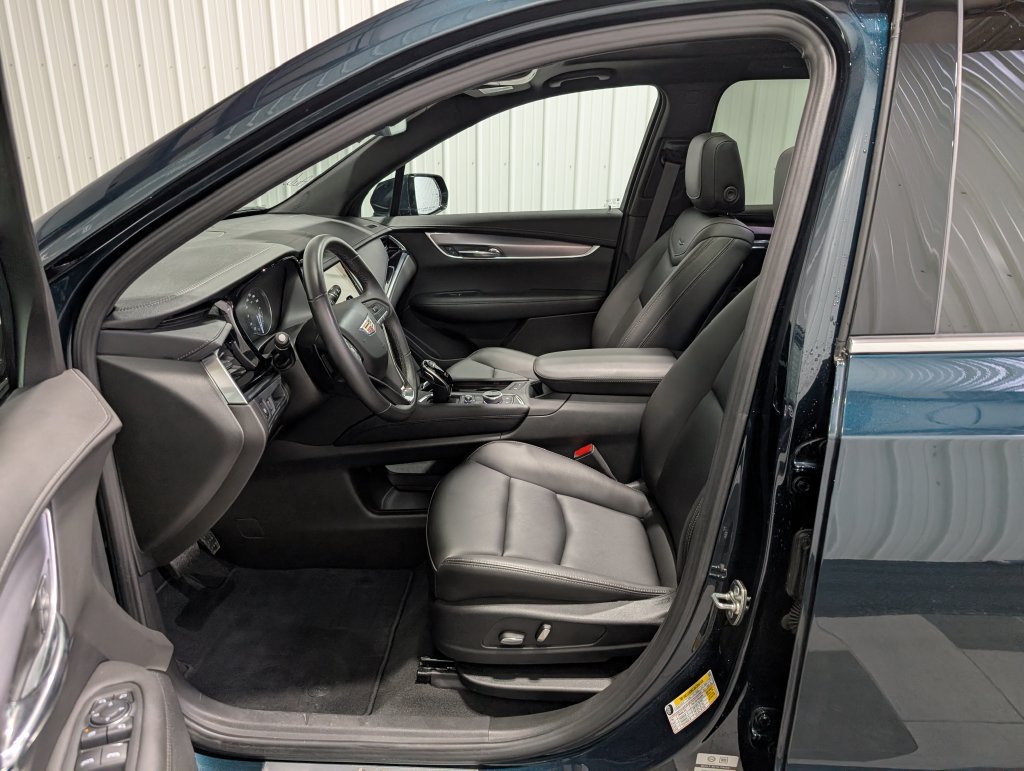 Used 2024 Cadillac XT6 Luxury w/ LPO, Floor Liner Package AWD/4WD image 16