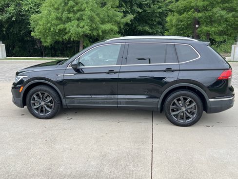 Certified 2024 Volkswagen Tiguan SE w/ Panoramic Sunroof Package FWD image 7