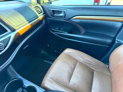 Used 2019 Toyota Highlander Limited image 34